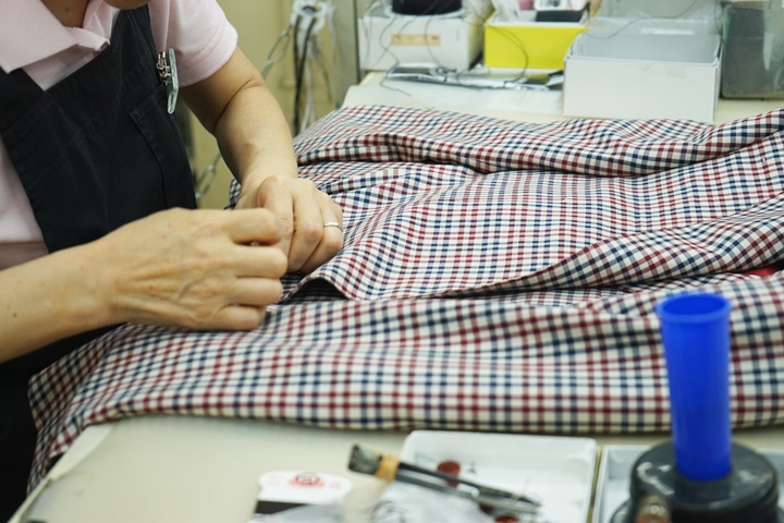 オーダースーツは工場で1つ1つ作られる