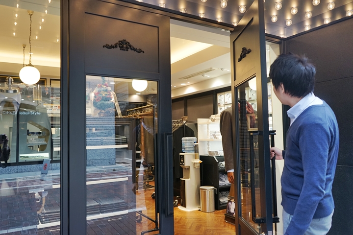 開放的で明るい店構え
